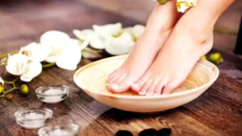 علاج الجلد الميت في القدمين بوصفات منزلية طبيعية لقدمين ناعمتين وصحية