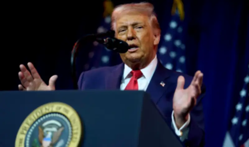 ترامب يوجه رسالة غاضبة لبريطانيا وفرنسا: من يريد النفط عليه التوجه لمضيق هرمز