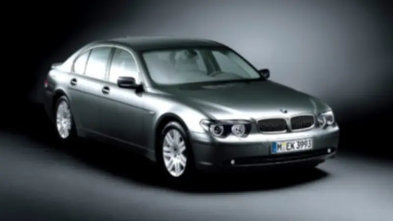 سيارة BMW E65: من الكراهية إلى الثورة.. كيف غيرت مسار صناعة السيارات؟