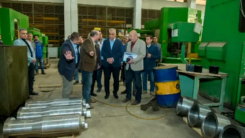 وزير الإنتاج الحربي يتفقد مصنع المدرعات ويعلن انتهاء المرحلة الأولى من تصنيع منظومة الهاوتزر K9A1EGY