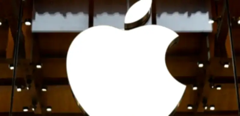 خطوة غير مسبوقة: أبل تدمج شاشة OLED وتقنية اللمس في MacBook الجديد
