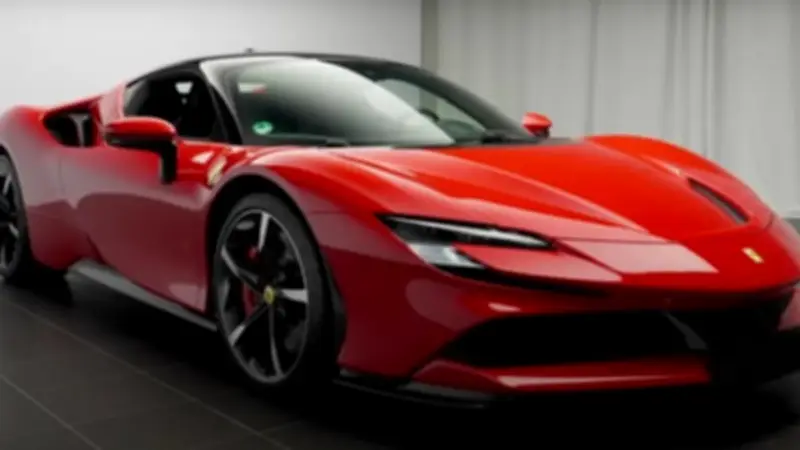 فيراري SF90 سترادل: سيارة هجينة بقوة 986 حصانًا وسرعات خيالية