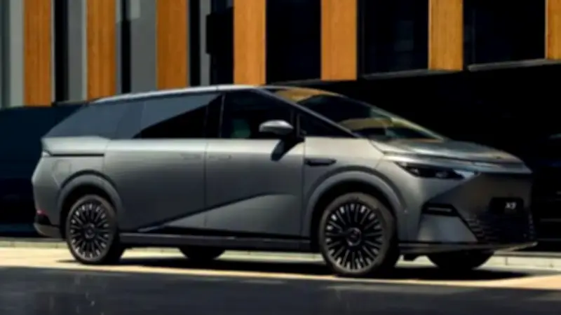 إكس بنج الصينية تطلق ميني فان X9 الكهربائي بتصميم فاخر وأداء قوي