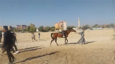 فرحة العيد في سوهاج: ركوب الخيل والموتوسيكل في المقابر بسعر 10 و15 جنيهاً