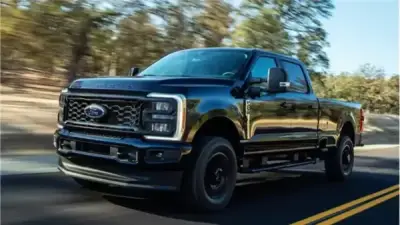 خلل برمجي خطير في سيارات فورد يؤدي إلى فقدان الرؤية على الطرق واستدعاء 1.74 مليون مركبة