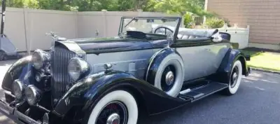 صورة نادرة تكشف عن سيدة تقود سيارة في شوارع القاهرة عام 1927