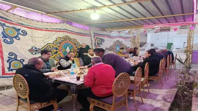 مائدة الذكريات.. دفعة 1982 من مدرسة بيلا الثانوية تجتمع في إفطار رمضاني سنوي