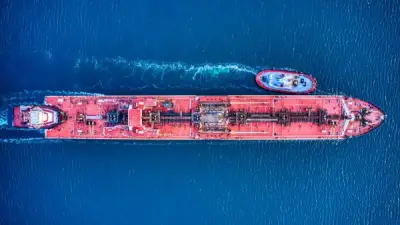 كندا تطلق 23.6 مليون برميل نفط لدعم الأسواق العالمية وسط اضطرابات الإمدادات