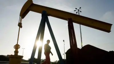 ارتفاع النفط بأكثر من 3% إلى 106 دولارات للبرميل وإصابة 3 إسرائيليين في تل أبيب