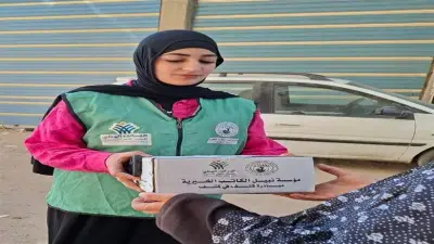 مؤسسة نبيل الكاتب توزع 4000 وجبة و1000 كرتونة غذائية في البحيرة ضمن مبادرة قطار الخير