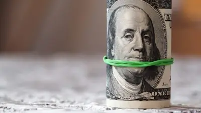 ارتفاع سعر الدولار إلى 52.39 جنيه في تعاملات الجمعة مع استقرار السوق الرسمي