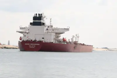 قناة السويس تسجل عبور 56 سفينة بحمولات تجاوزت 2.6 مليون طن خلال 24 ساعة