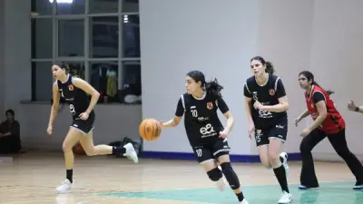 الأهلي يتأهل لنصف نهائي دوري سيدات كرة السلة بعد فوز مثير على البنك الأهلي 88-77