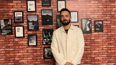 حسني شتا يكشف أسرار شخصية أمير الرفاعي في مسلسل «سوا سوا»: من الحب إلى الشر