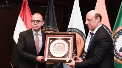 الرقابة المالية تكرم وزير الاستثمار السابق محمد فريد صالح تقديرًا لإنجازاته الرئاسية