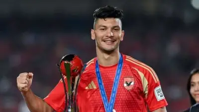 أشرف داري على وشك الرحيل عن الأهلي إلى الدوري السويدي في صفقة إعارة