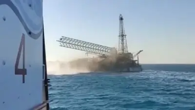 حادث اصطدام مركب هيئة البترول بمنصة شمال شقير: لا إصابات بشرية وغرق المنصة