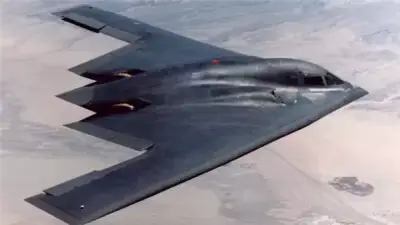 تصعيد عسكري خطير: قاذفات أمريكية تدمر منشآت إيرانية وطهران ترد باستهداف حاملة طائرات