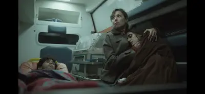 مشهد مؤثر أبكى الجمهور في مسلسل 'صحاب الأرض'.. وفاة فدوى في أحضان منة شلبي