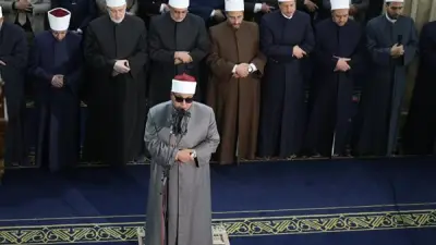 الجامع الأزهر يشهد توافد آلاف المصلين في ليلة روحانية لأداء صلاتي العشاء والتراويح