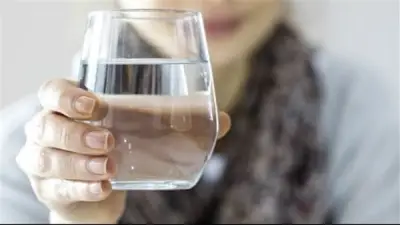 أخصائي تغذية يحذر: الإفراط في شرب الماء على السحور يزيد العطش أثناء الصيام