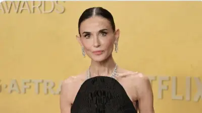 ديمي مور تثير الجدل بمظهرها النحيف في حفل جوائز نقابة ممثلي الشاشة