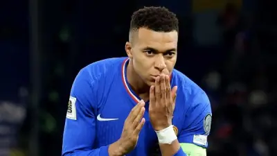 مبابي يستشير أطباء في فرنسا لإصابة الركبة ويُثير قلق ريال مدريد