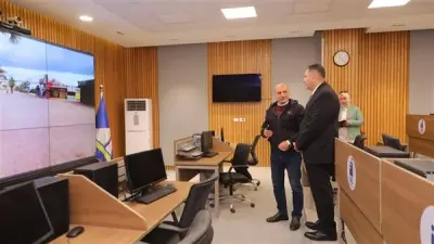 محافظ دمياط يتفقد غرفة العمليات المركزية لمتابعة كسح مياه الأمطار