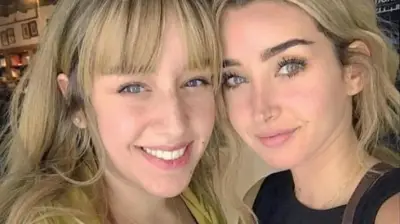 هنا الزاهد تستعيد ذكريات الطفولة بصورة نادرة مع شقيقتها فرح