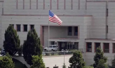 انفجار يسبب حريقاً عاجلاً في السفارة الأمريكية بالرياض.. والسلطات تتدخل