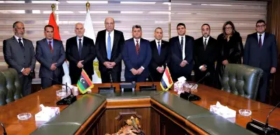 وزير الطيران يؤكد دعم كفاءة التشغيل والسلامة الجوية في ليبيا