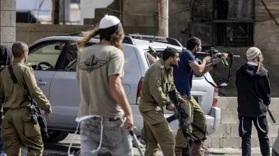 حصار شامل للضفة الغربية: إغلاق المعابر وتصاعد هجمات المستوطنين ضد الفلسطينيين