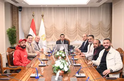 وزير الرياضة يستقبل فريق الشباب المسؤول عن تنظيم إفطار المطربة