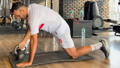 ناصر منسي يشارك جمهوره فيديو تدريباته الخاصة في الجيم قبل مباراة الزمالك