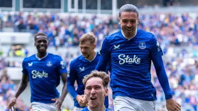 إيفرتون يتقدم على بيرنلي بهدف تاركوفسكي في الدوري الإنجليزي الممتاز