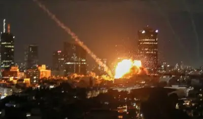 الدفاعات الأردنية تعترض صاروخين في أجواء العقبة وتحذر من عبور آخر باتجاه النقب