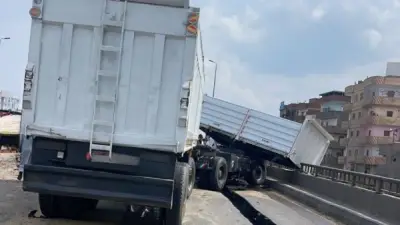 تصادم سيارتي نقل على الطريق الزراعي بالبحيرة دون إصابات بشرية