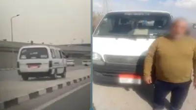 القبض على سائق ميكروباص بعد سيره على الرصيف بالقاهرة في حادثة متهورة