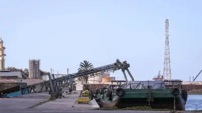 موانئ دبي تؤكد استمرار العمليات بشكل طبيعي في ميناء جبل علي