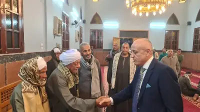 محافظ الأقصر يؤدي صلاة التراويح ويستمع لمقترحات الأهالي في مسجد أبو بكر الصديق