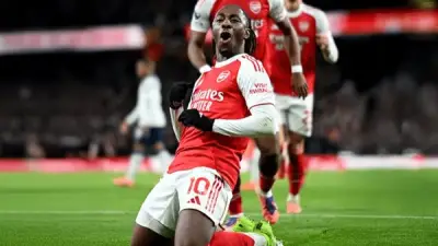 أرسنال يتصدر الدوري الإنجليزي بفوز صعب على برايتون بهدف ساكا المبكر