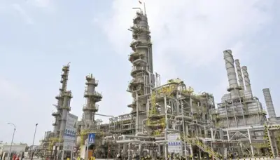 حريق في مصفاة بابكو بالبحرين جراء ضربة صاروخية إيرانية