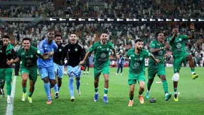 الدعيع يمازح أسطورة الاتحاد: لو دربت الأهلي لتصدرت الدوري السعودي