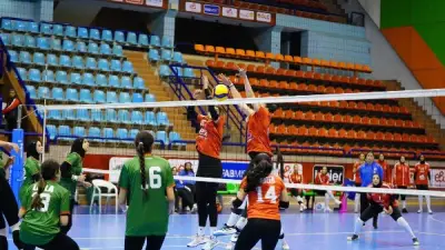 نتائج مثيرة في الجولة الأولى من نهائي دوري السوبر للكرة الطائرة للآنسات