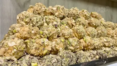 رائحة الفانيليا تعلن اقتراب العيد في شوارع مصر مع بدء موسم الكحك والبسكويت