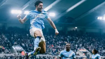 جوارديولا يحتفي بمرموش بعد ثنائية نيوكاسل.. عناق حار وثناء على أدائه المميز