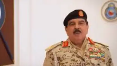 ملك البحرين بالزي العسكري: جاهزية تامة لمواجهة التهديدات الإيرانية في الخليج