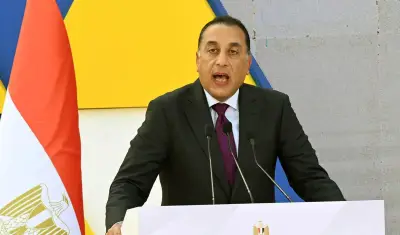 الحكومة تدرس تنفيذ توجيهات الرئيس بإزالة المتلاعبين في الأسواق للقضاء على العسكري