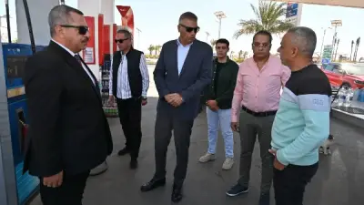 محافظ جنوب سيناء يشن جولات مفاجئة على محطات الوقود لمراقبة تطبيق التعريفة الجديدة