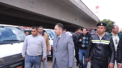 محافظ دمياط يتفقد مواقف السيرفيس لضبط تعريفة الركوب الجديدة بعد قرار رفع أسعار البنزين